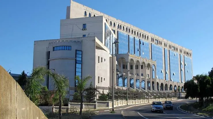 وزارة التعليم العالي تصدر بيان هام للطلبة الجدد