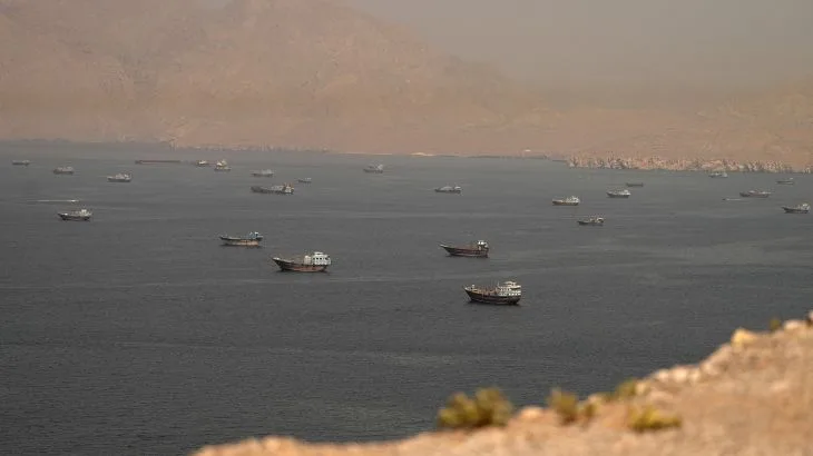تحسن حركة الملاحة في مضيق هرمز وخفض مستوى التهديد