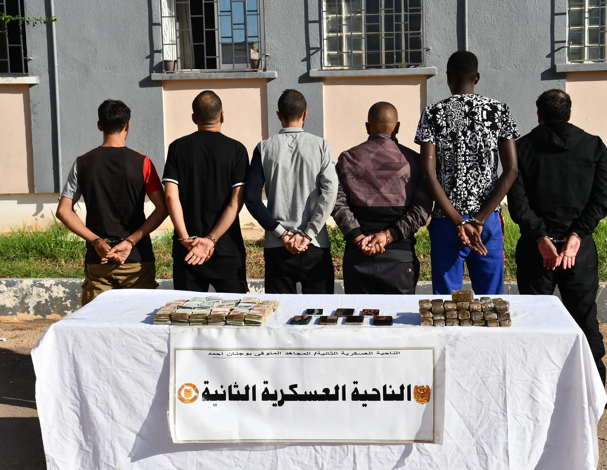 إحباط محاولة إدخال 7 قناطير كيف معالج وضبط 370 ألف قرص مهلوس