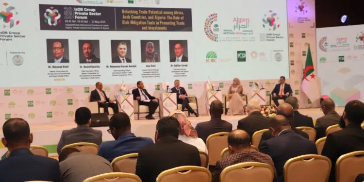 الجزائر برز كبوابة بين العالم العربي وإفريقيا
