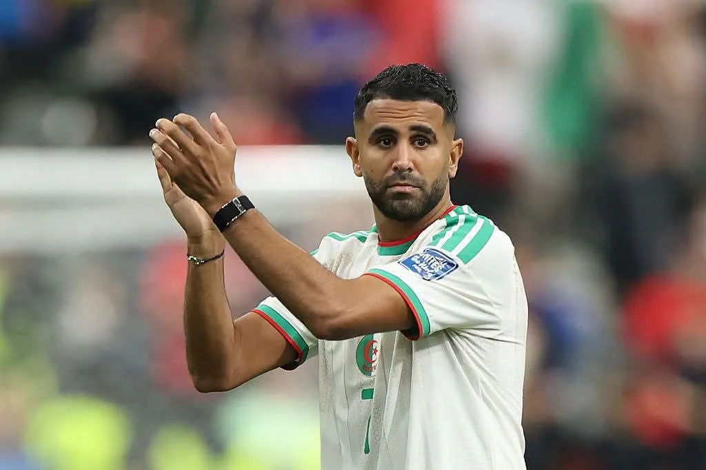 اللعب للمنتخب الوطني شرف.. رياض محرز يوجه رسالة مؤثرة لزملائه