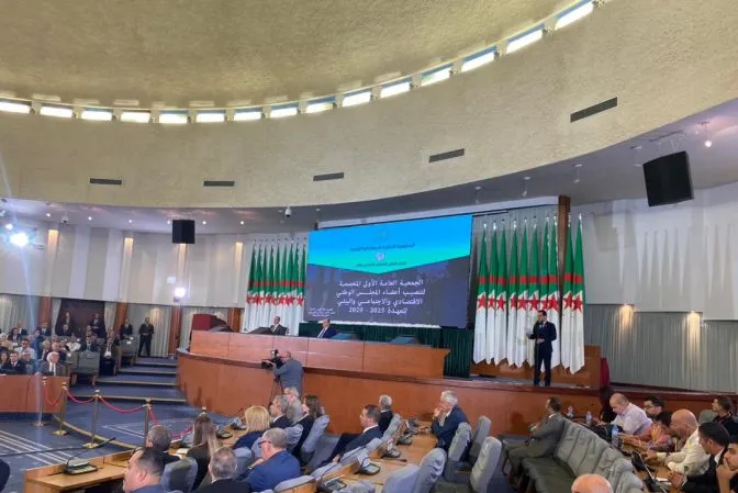الوزير الأول ينصب أعضاء المجلس الوطني الاقتصادي والاجتماعي والبيئي