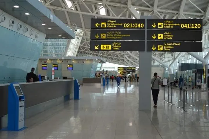 مطار الجزائر يعلن عن  إجراء جديد للمسافرين عبر طيران الإمارات