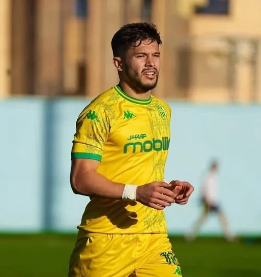 محمد رضا حميدي…ظهير شبيبة القبائل يلفت أنظار  اندية أوروبية
