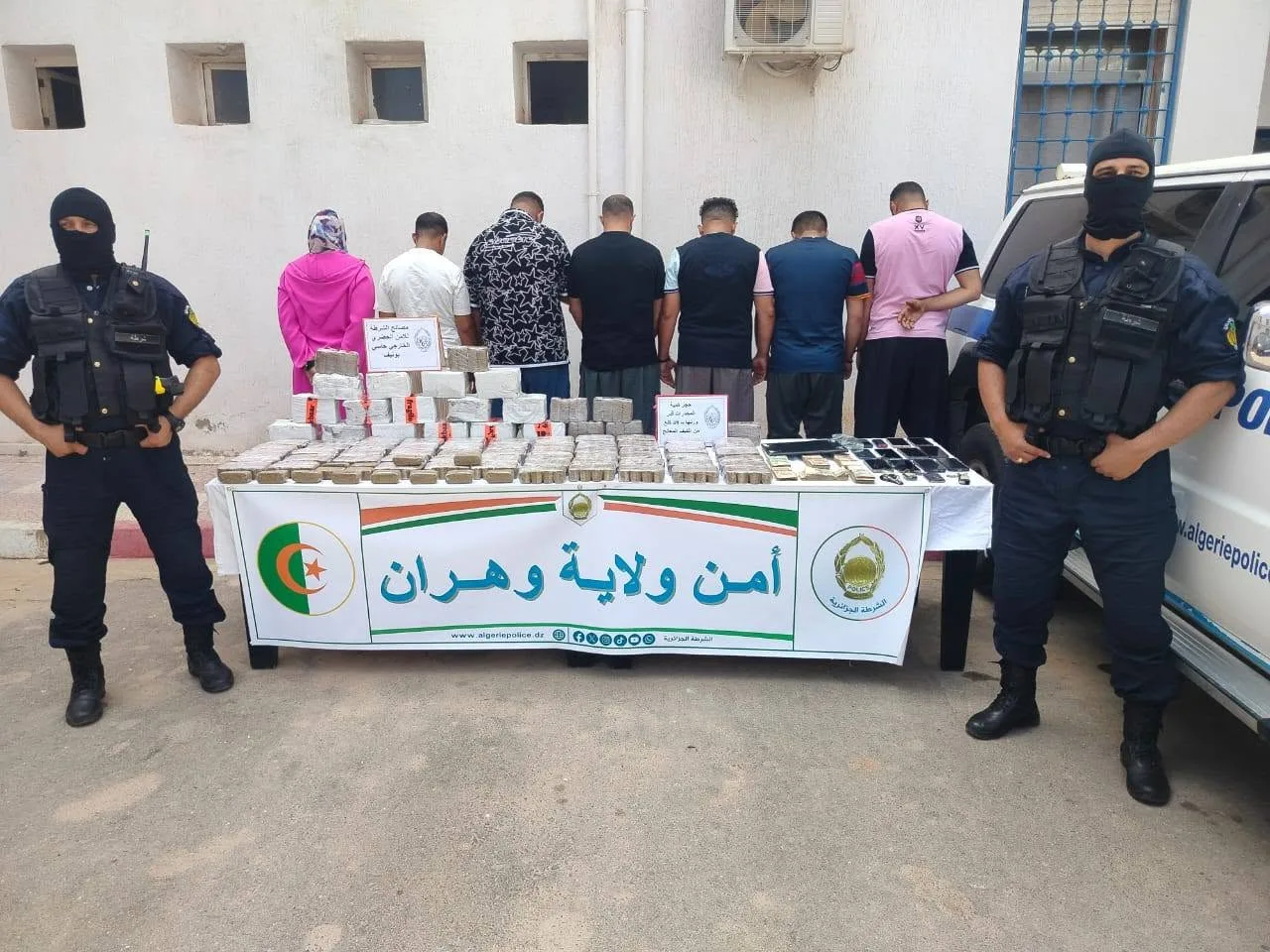 شرطة وهران تفكك شبكة إجرامية وتضبط مخدرات ومبالغ مالية
