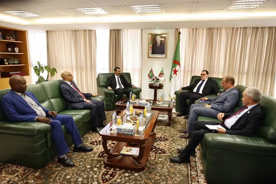 وزير الاتصال يستقبل الوزير الموريتاني للثقافة والفنون والاتصال والعلاقات م