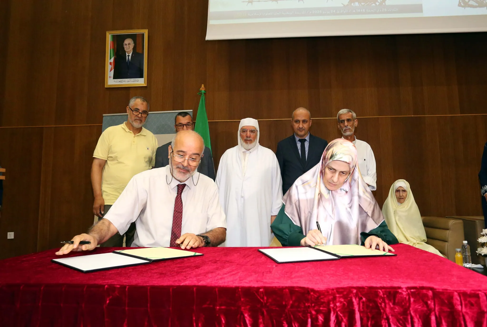 بوعناني يعود بعلمه...وكتبه تواصل الحياة في جامع الجزائر