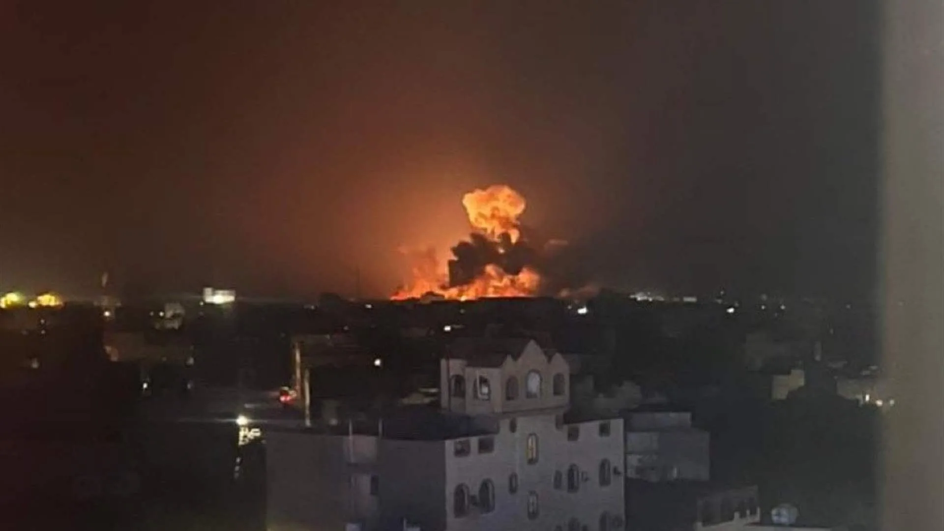 القوات المسلحة اليمنية تنفذ ضربات جوية على مواقع الحوثيين في تعز