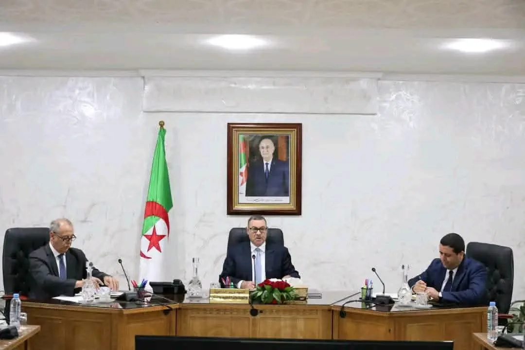 سعيود يشدد على تسريع المشاريع التنموية وتحسين النقل