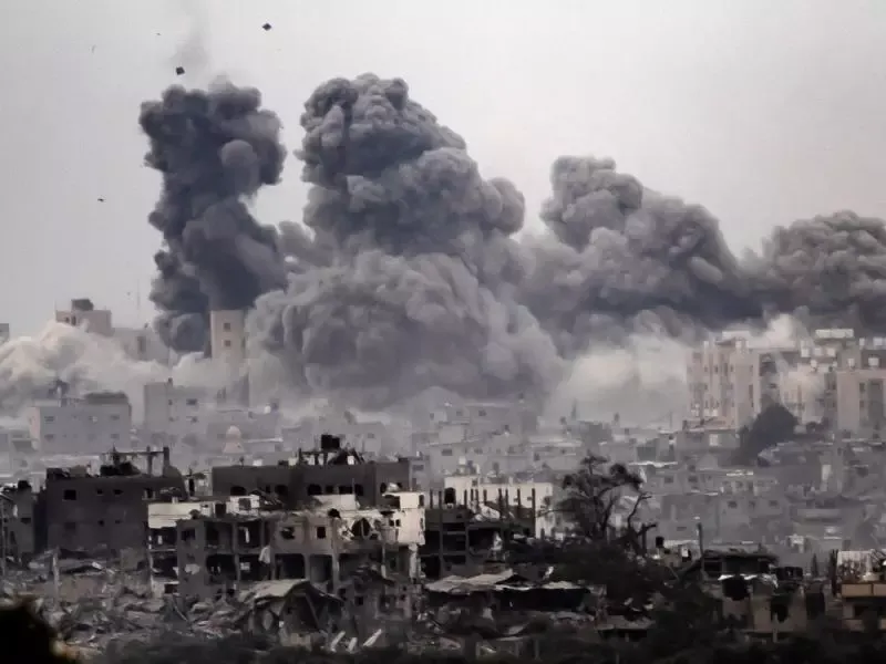 استشهاد 10 فلسطينيين في قصف صهيوني