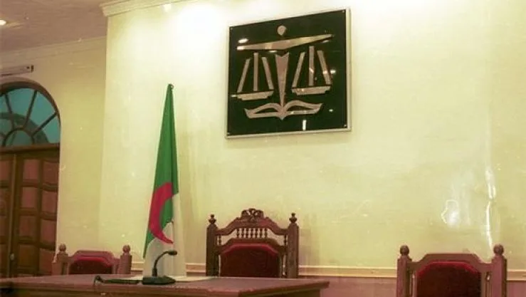 الحبس لسارق محلات بئر خادم في وضح النهار بالقوة