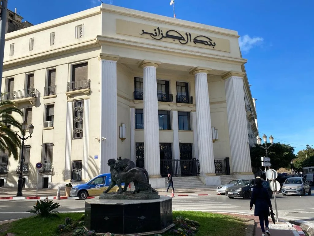 تعليمة جديدة لبنك الجزائر بخصوص منحة السفر