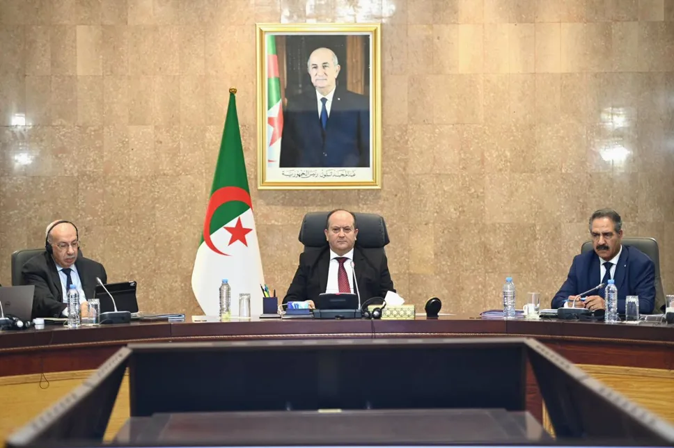 دراسة ملفات هامة..الوزير الأول سيفي غريب يترأس اجتماعا للحكومة