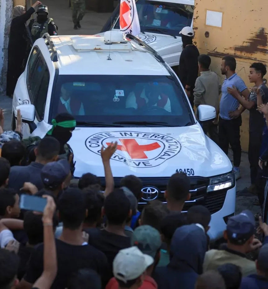 حماس تسلم آخر الرهائن والاحتلال يفرج عن آلاف الفلسطينيين