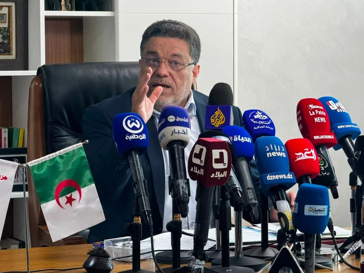 عصماني: بناء جزائر قوية يتطلب طبقة سياسية راسخة
