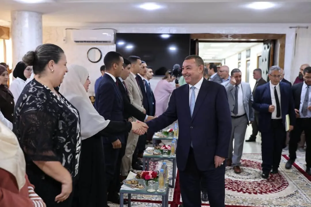 وزير الداخلية يستقبل طلبة المدرسة الوطنية للإدارة بقصر الحكومة
