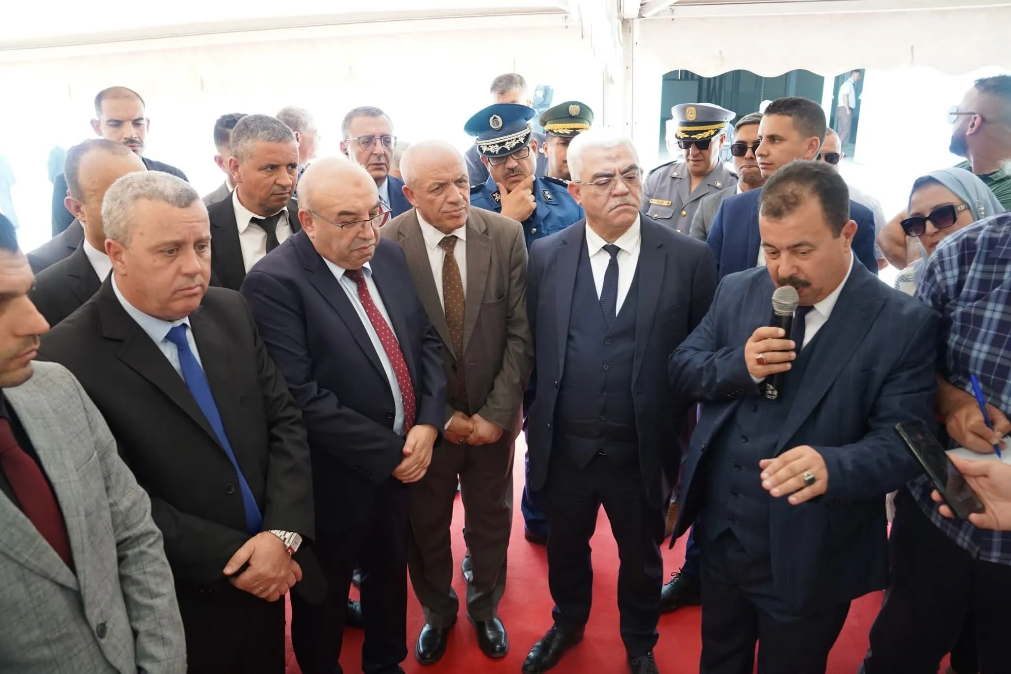 قويدري يعاين مشروع إنتاج المادة الأولية المخصصة لعلاج السرطان بسطيف