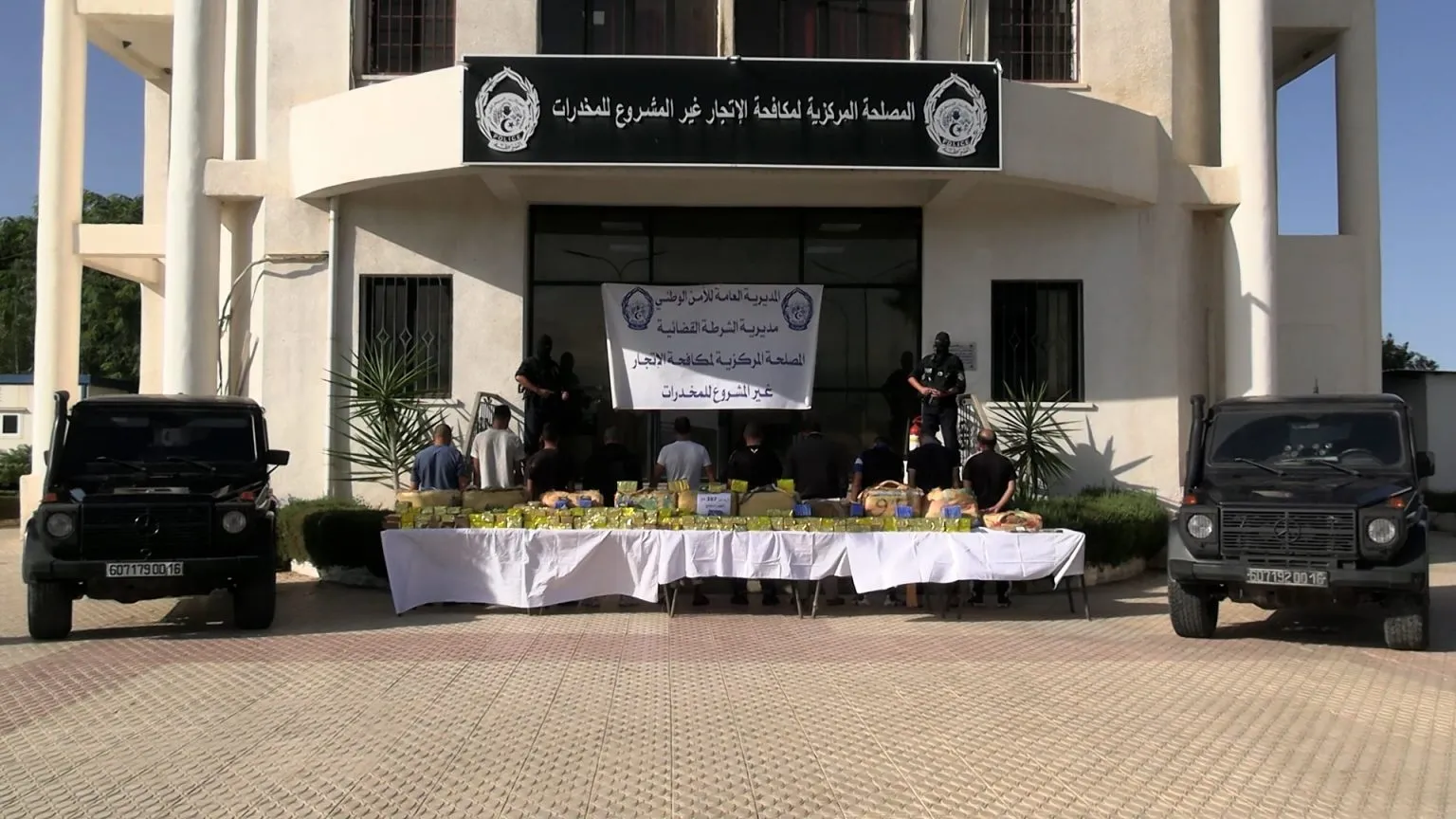 تفكيك شبكتين اجراميتين وضبط قرابة 4قناطير من الكيف المعالج قادمة من المغرب