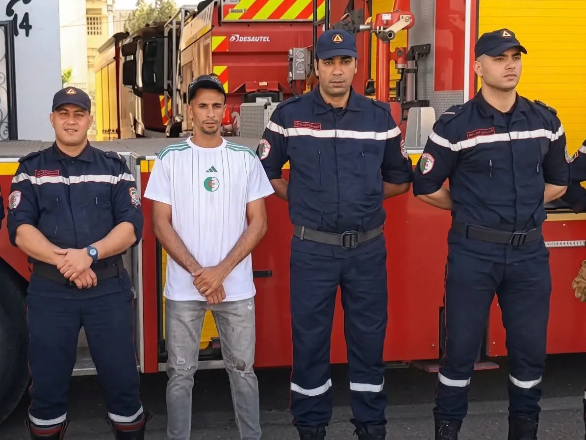 وزير الشباب يشيد ببطولة شاب أنقذ طفلين من حريق في وهران
