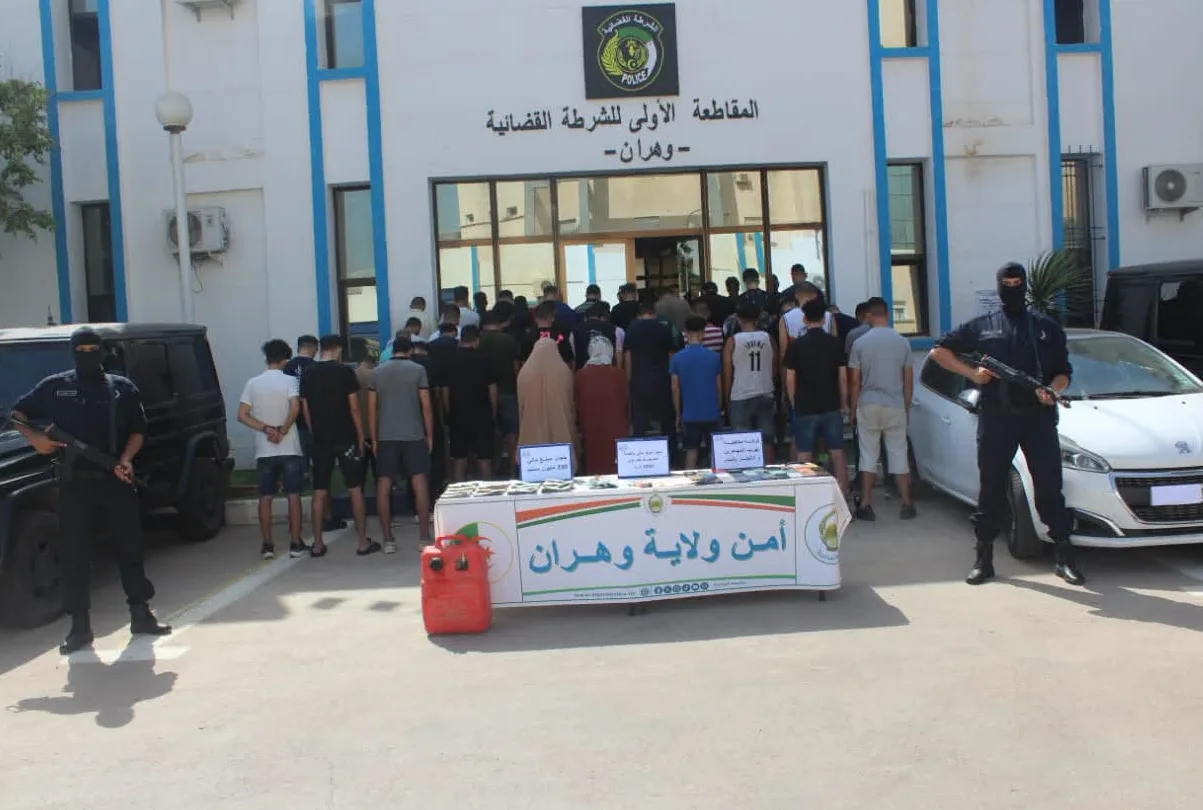 شرطة وهران تحبط مخطط للإبحار السري وتوقف 48 شخصا