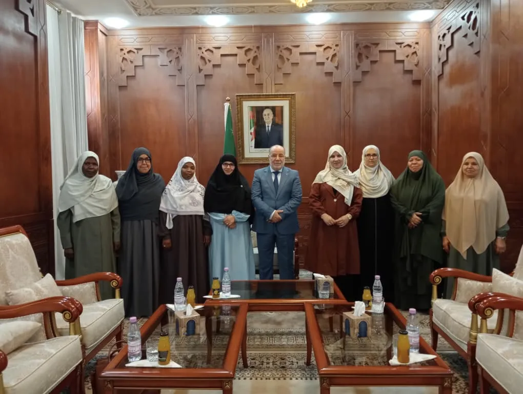 بلمهدي يستقبل المرشدات الدينيات الموفدات إلى أكاديمية الأزهر العالمية