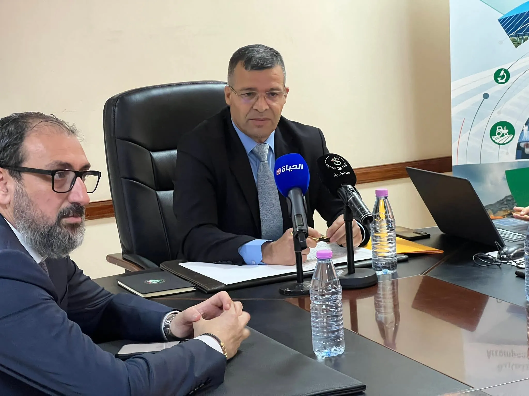 ركاش يجتمع مع عدد من المستثمرين أبرموا عقودا مع دول إفريقية