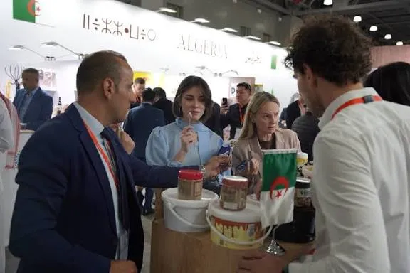 إقبال كبير على الجناح الجزائري في صالون الصناعات الغذائية بموسكو