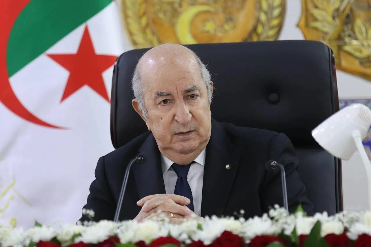 الرئيس تبون يشيد بأبناء الجالية الوطنية