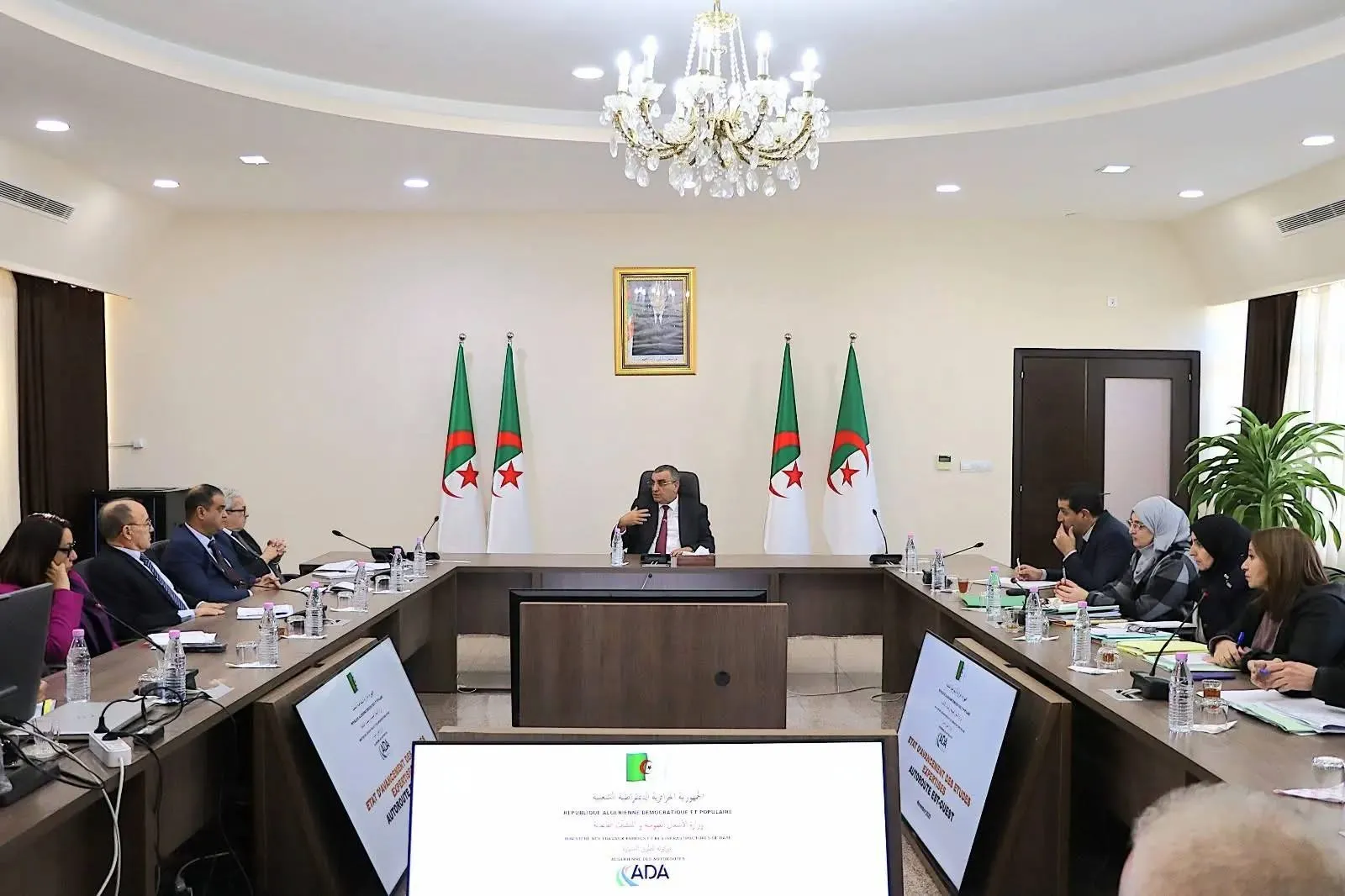 تشديد على ضرورة إنهاء دراسات صيانة مقاطع الطريق السيار شرق-غرب