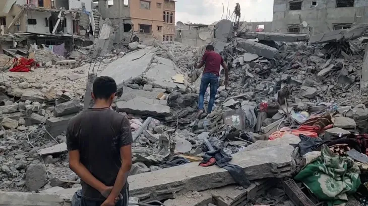 شهداء ومصابون بقصف مسيّرة للاحتلال خيمة تؤوي نازحين بخان يونس