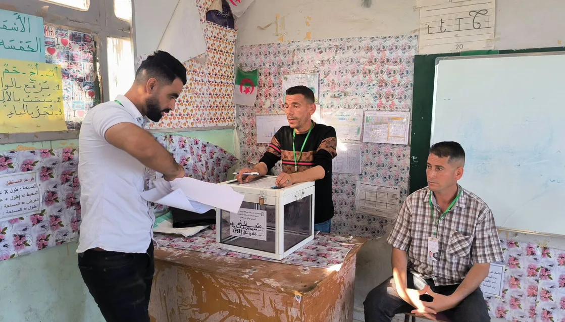 تشريعيات: فتح مراكز الاقتراع أمام الناخبين