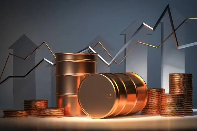 النفط يواصل الارتفاع بعد تعليق أوبك+ زيادة الإنتاج