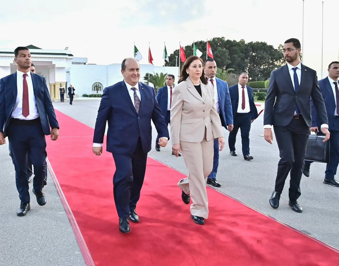 الوزير الأول يغادر الجمهورية التونسية