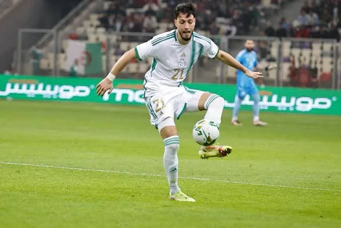 بن سبعيني يرد بحزم على الشائعات ويثبت التزامه تجاه المنتخب الوطني