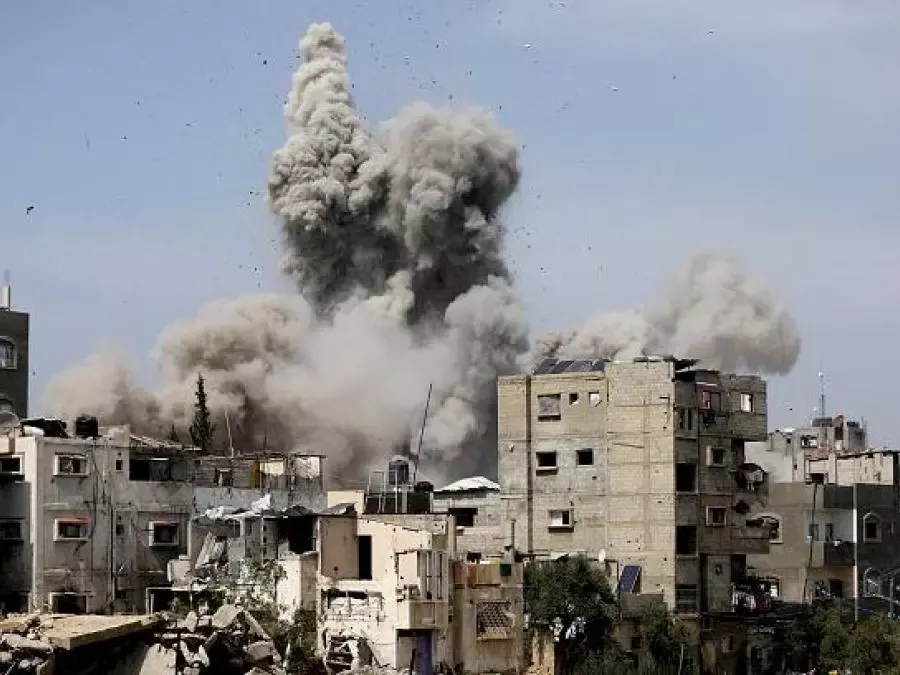 20 شهيدا في مجزرة بمركز لإيواء النازحين في غزة