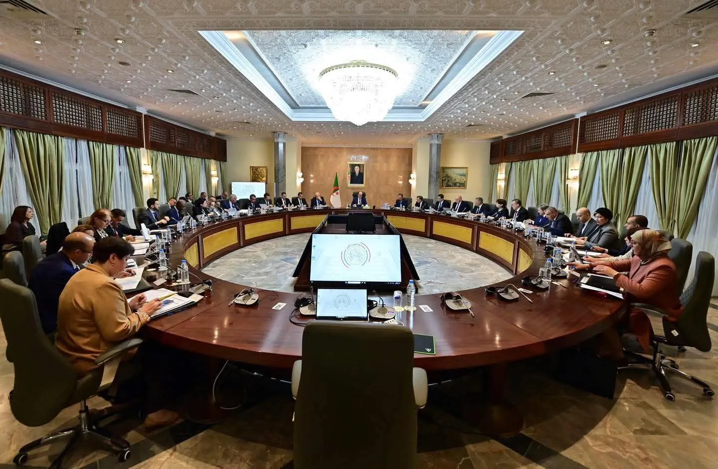 مشاريع هامة على طاولة الوزير الأول