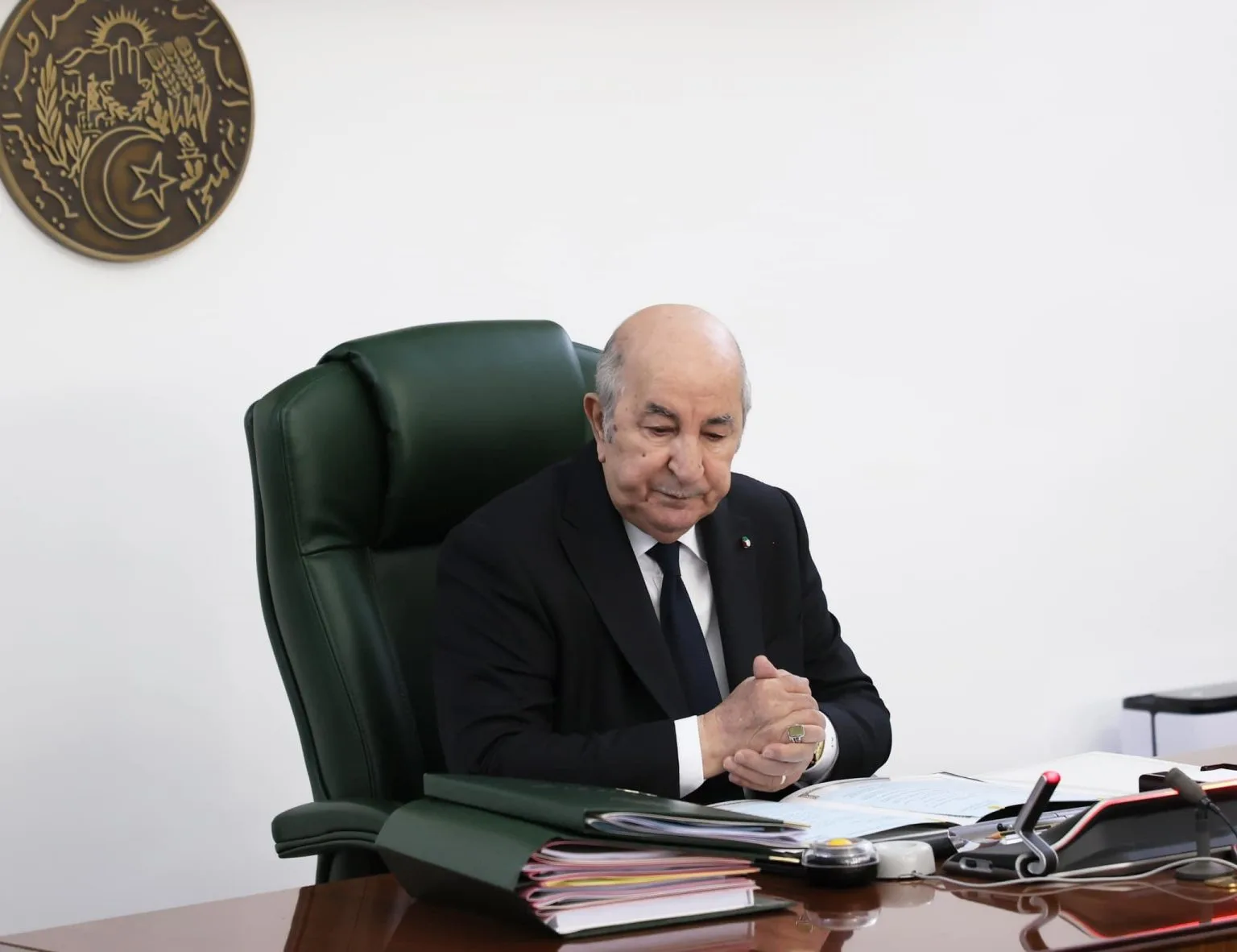 الامتناع عن الخوض في أي تسويق إعلامي بشأن أي تغيير يخص قطاع التربية