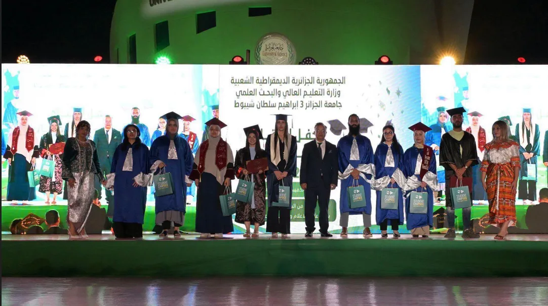 بداري يشرف على حفل تخرج أولى دفعات الطلبة المكونين  باللغة الإنجليزية