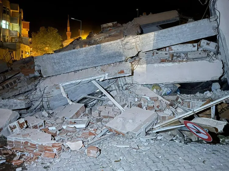 زلزال بقوة 6.1 درجات يضرب غرب تركيا