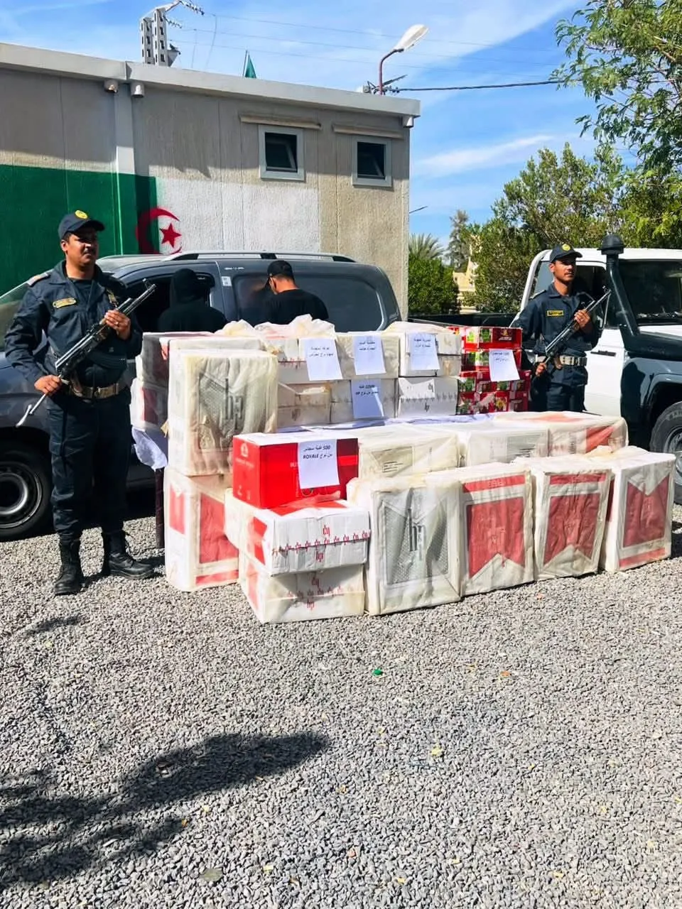 جمارك إيليزي تحجز 13 ألف علبة سجائر أجنبية الصنع